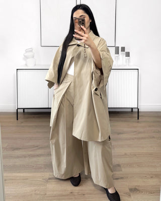 Ensemble pantalon et trench mastour de couleur beige, hijab