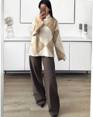 Pull Mohair beige à motif losange.