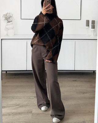 Pull Mohair marron et noir à motif losange.